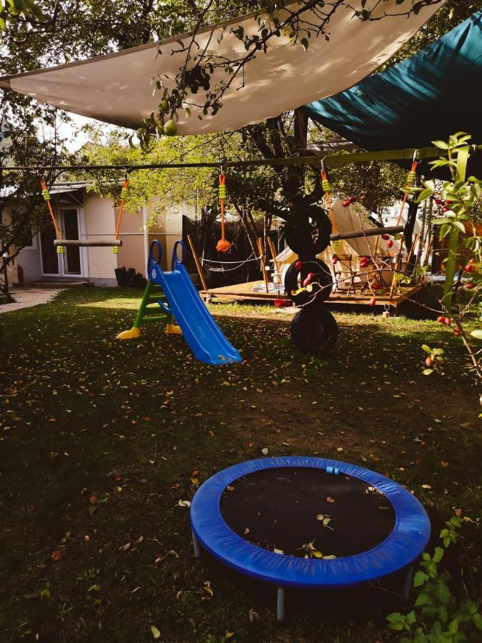 Dragonfly Gardens - The Wagons Hotel Braşov Buitenkant foto